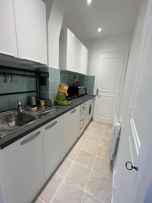 Apartment Near Montmartre Paris Bagian luar foto
